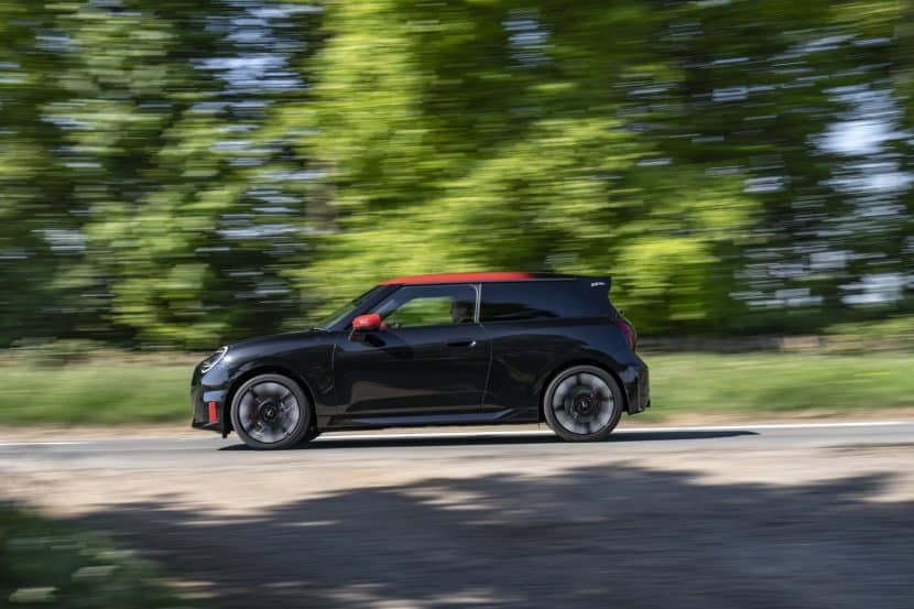 Mini Cooper JCW Electric J01 Midnight Black 16