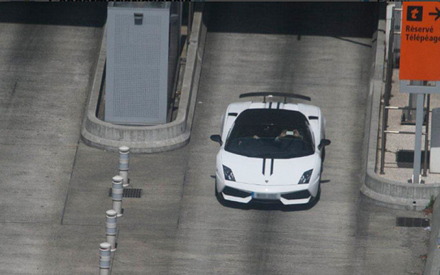 White Lamborghini Gallardo LP570-4 Performant Spyder Edizione Tecnica 
