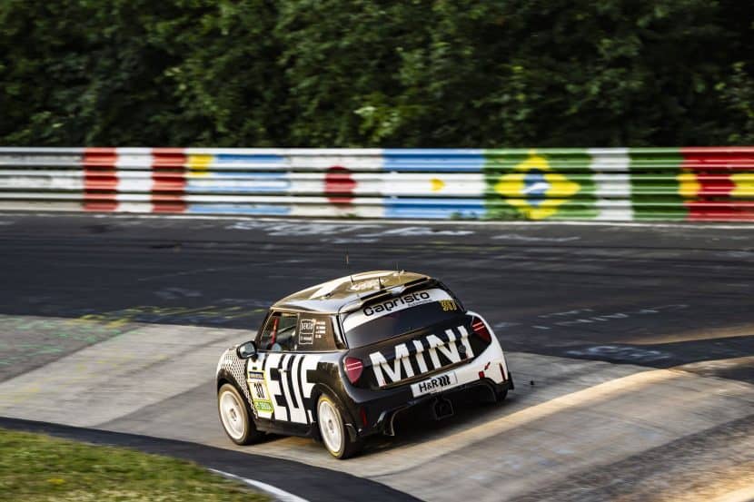 Mini 24 hours Nurburgring 01