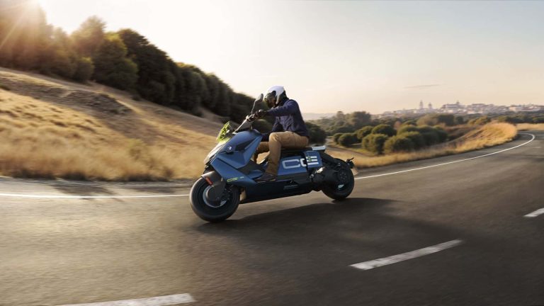 BMW CE 04 2025 model in Gravity Blue Avantgarde trim