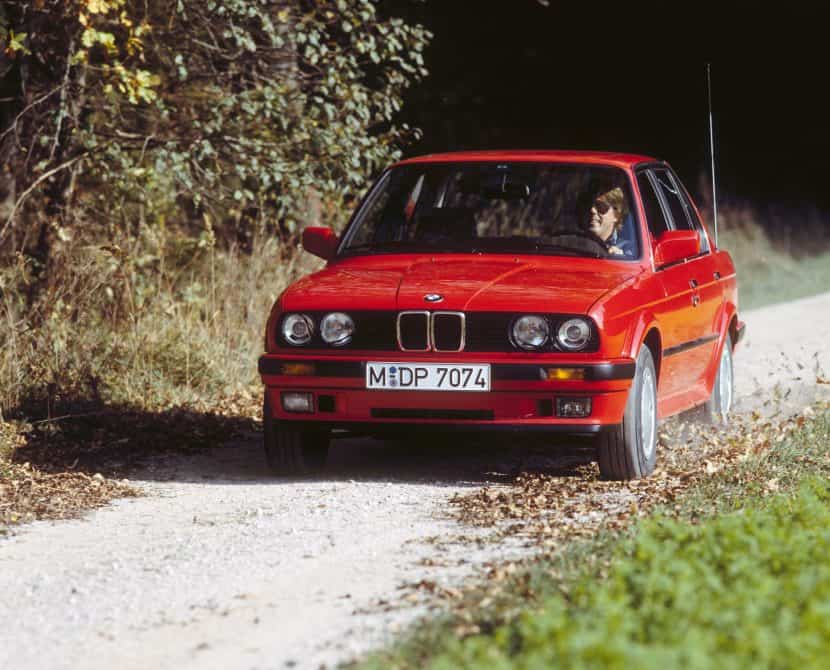 BMW 325ix E30 on backroads