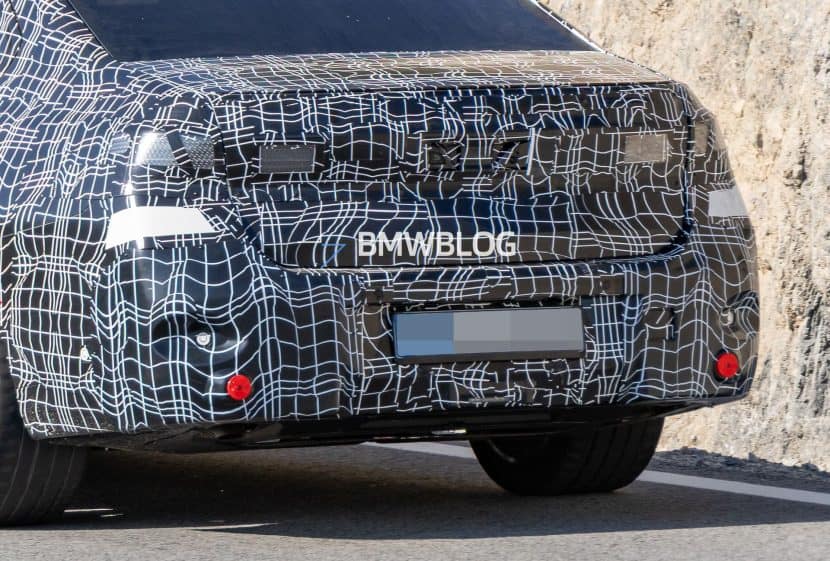 2027 BMW 7 series facelift prototype rear with light rod