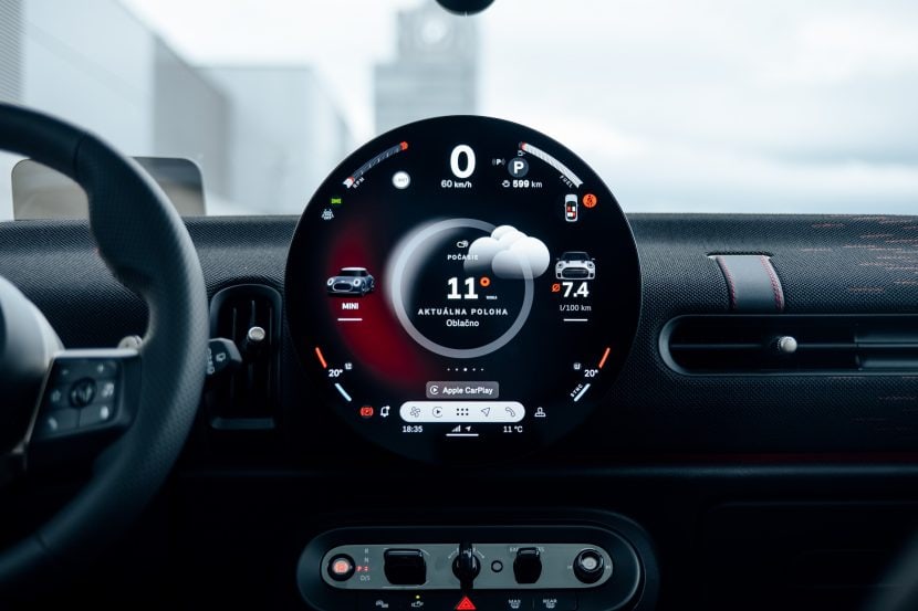 2025 Mini Coopers OLED screen