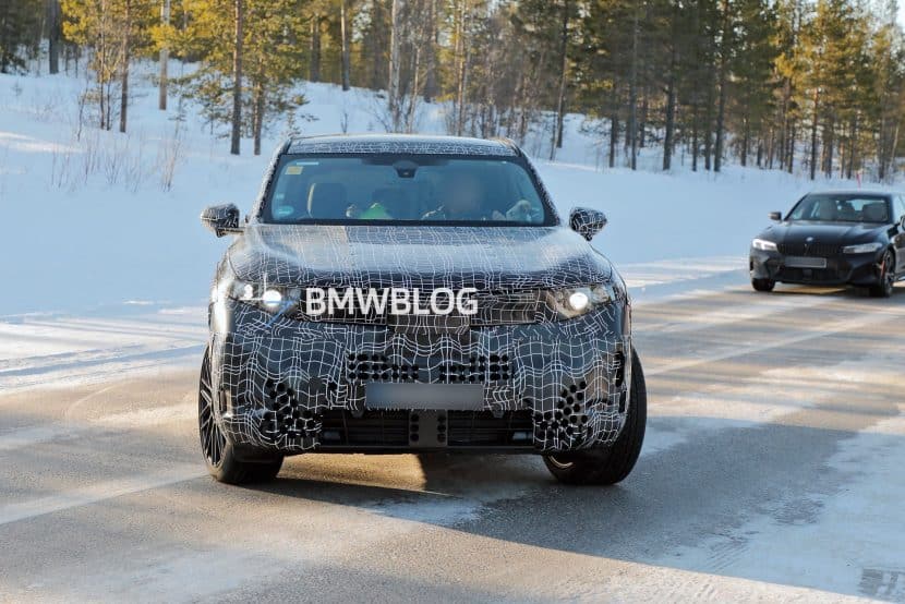 2027 BMW X5 G65 spy photos in winter