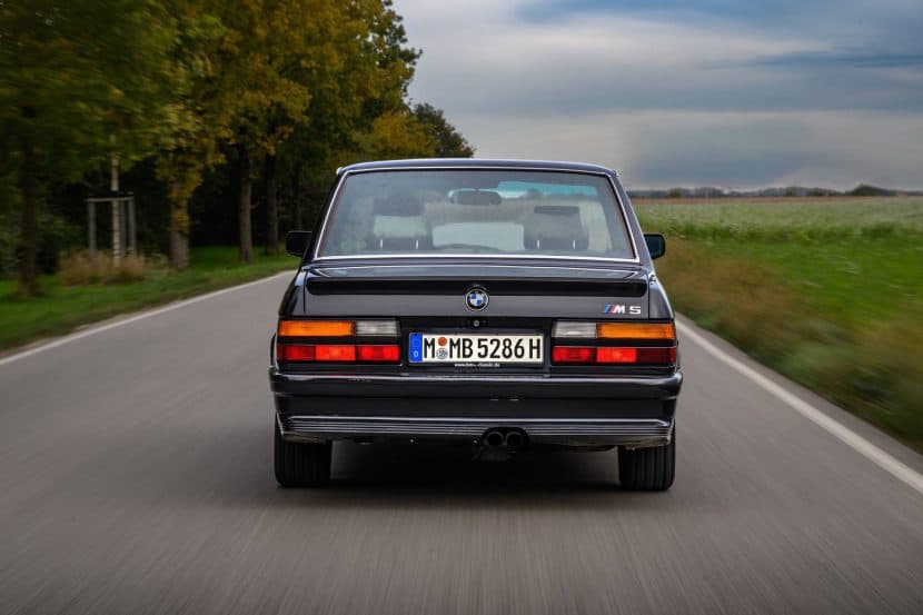 E28 BMW M5 drive on the side streets