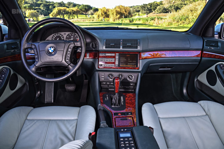 BMW 5 series E39 interior design in gray and red
