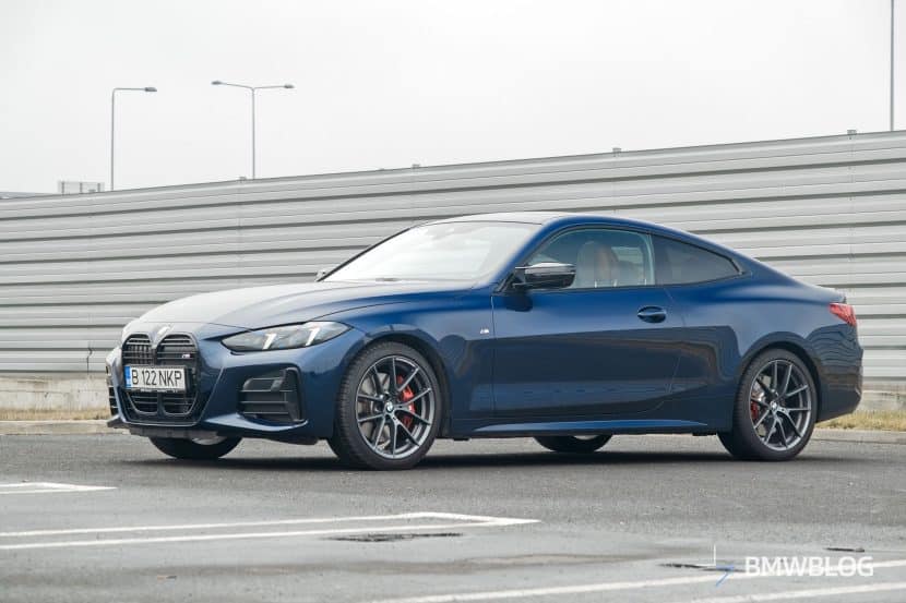 Side view of the 2025 BMW M440i Coupé
