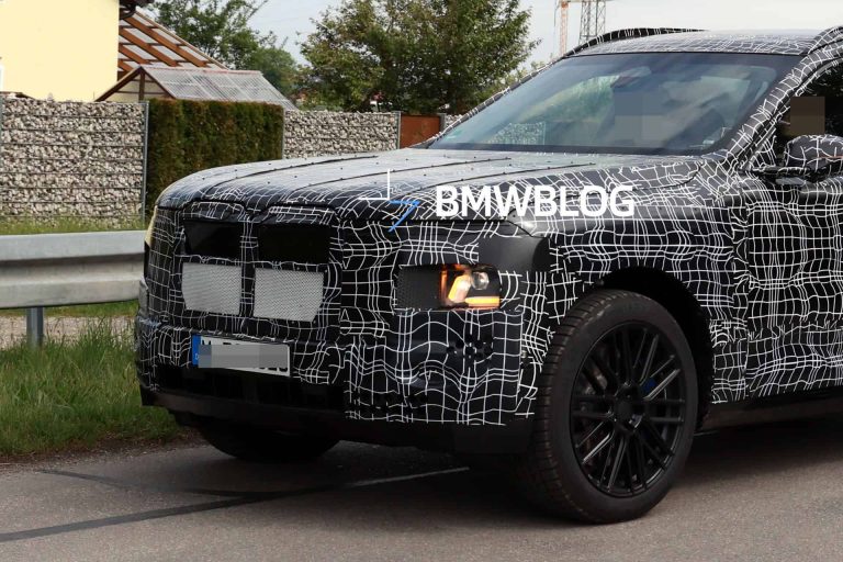 2027 BMW X7 G67 01