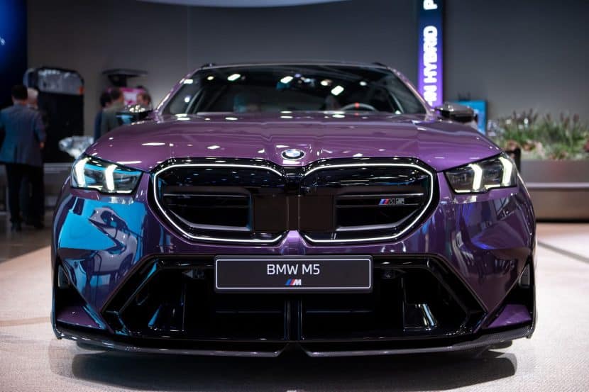 Daytona Violet BMW M5 Touring Front-end