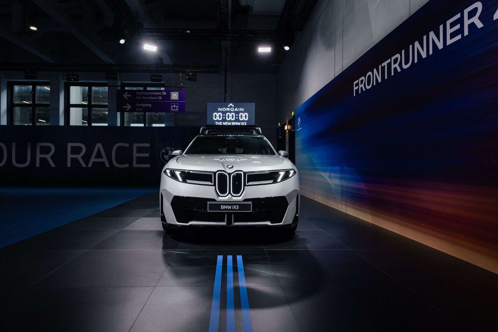 BMW iX3 leading the 2025 Berlin Marathon in Space Silver
