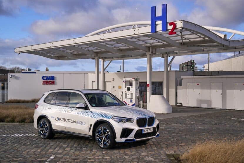BMW IX5 hydrogen at a refill station