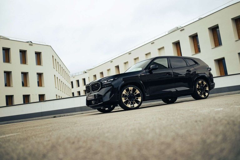 BMW XM gradient paint Sapphire Black to Macadamia Metallic front view