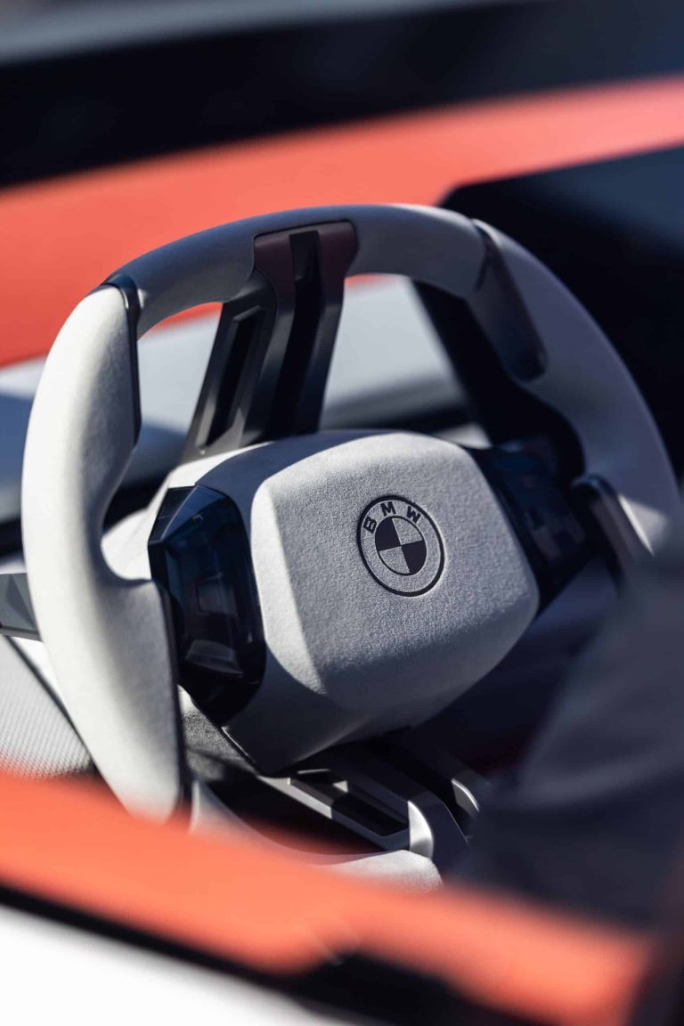 BMW wants to deliver analogous driving in the digital world