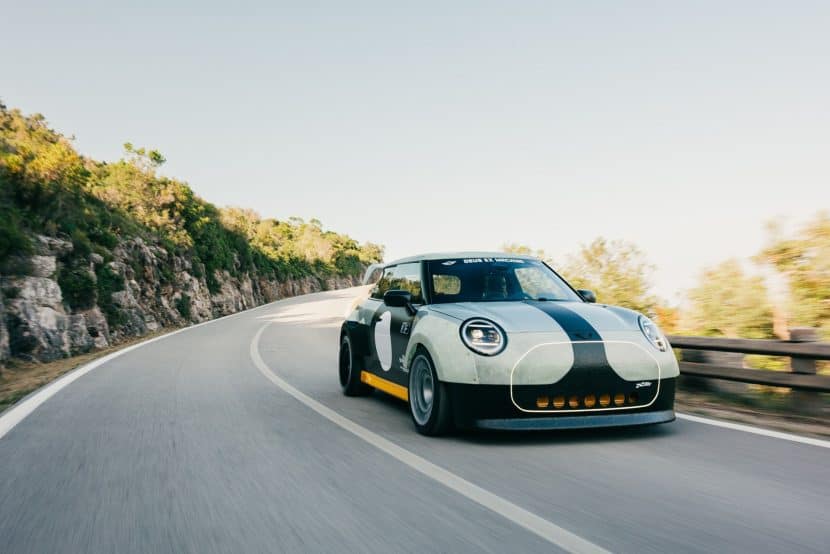 Mini Deus Ex Machina The SKEG on the street