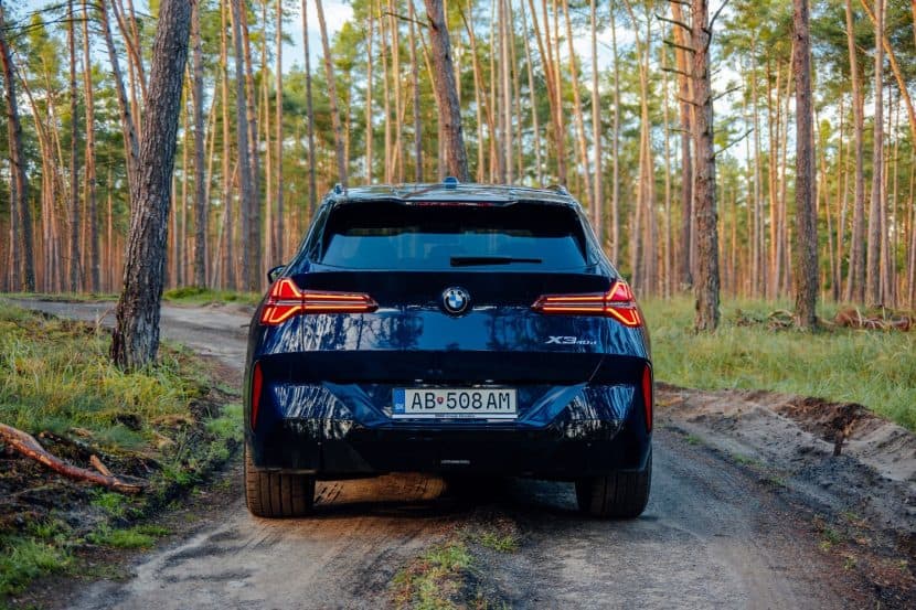 2025 BMW X3 40D Tanzanitblau Heck end