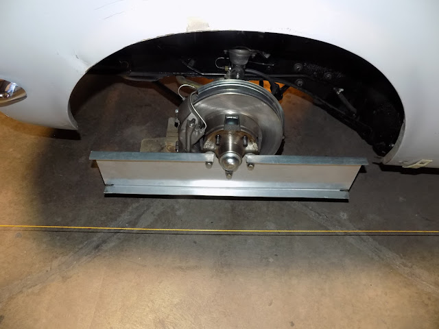 1760551377 657 68 Mustang 15 New hood rear axle problem