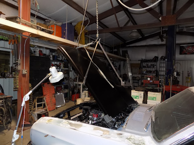 1760551381 819 68 Mustang 15 New hood rear axle problem