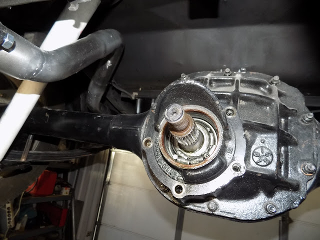 1760551384 738 68 Mustang 15 New hood rear axle problem