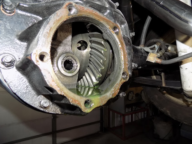 1760551385 922 68 Mustang 15 New hood rear axle problem