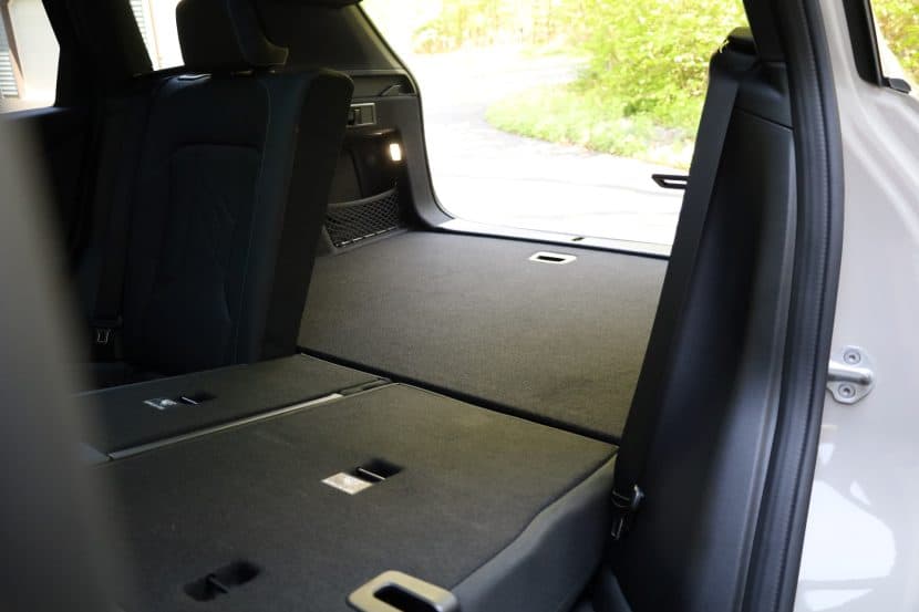 2025 BMW X3 LUGGAGE AND SEAT BELOW