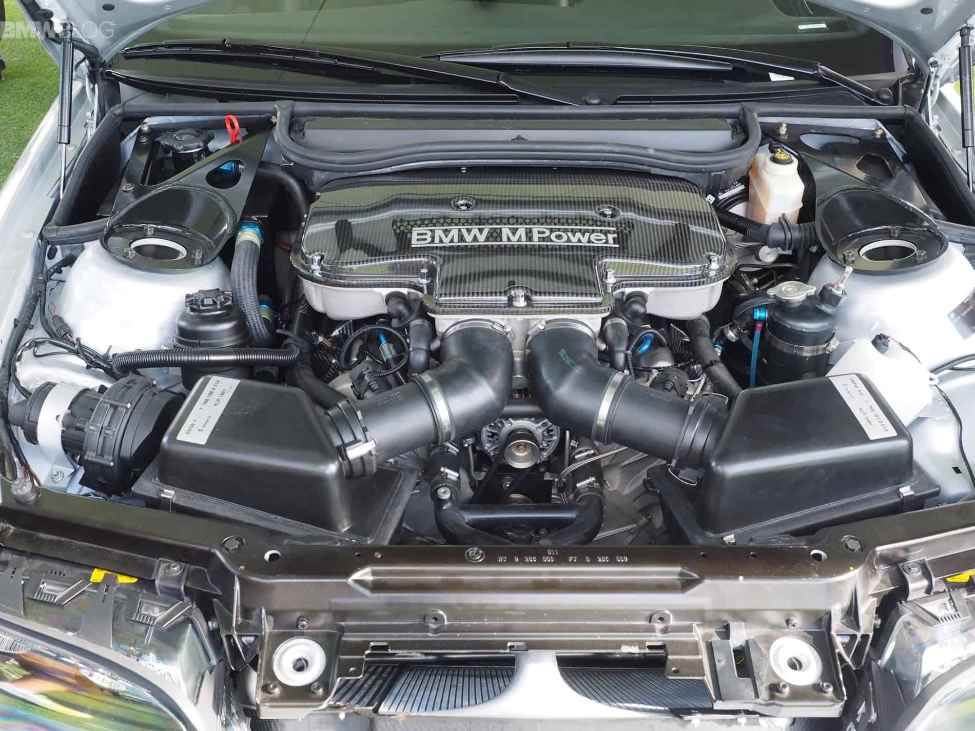See how the BMW M3 GTR drives on the streets