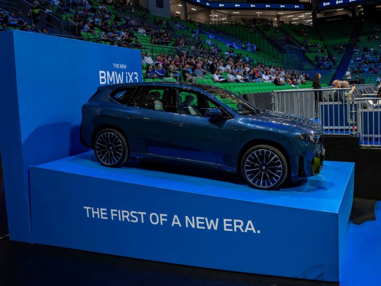 2026 BMW IX3 OCEAN WAVE BLUE 5