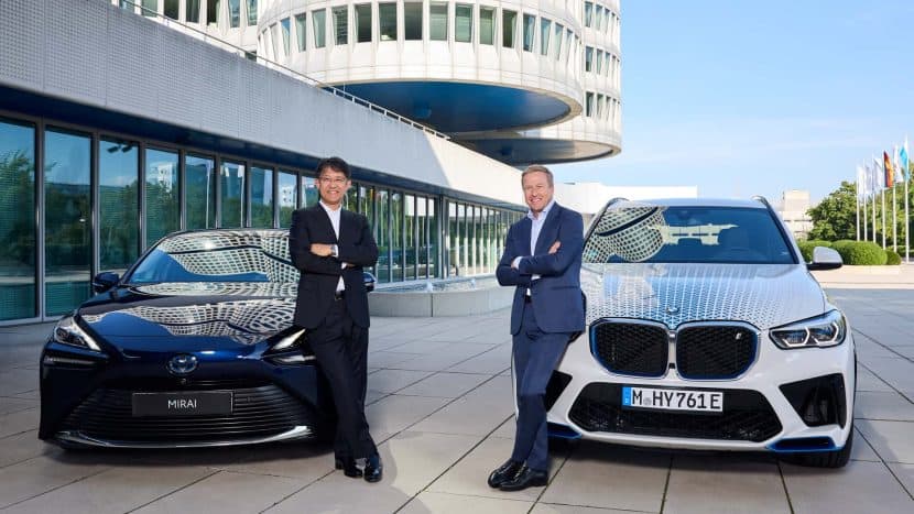 Oliver Zipse, BMW CEO next to the BMW iX5 Hydrogen