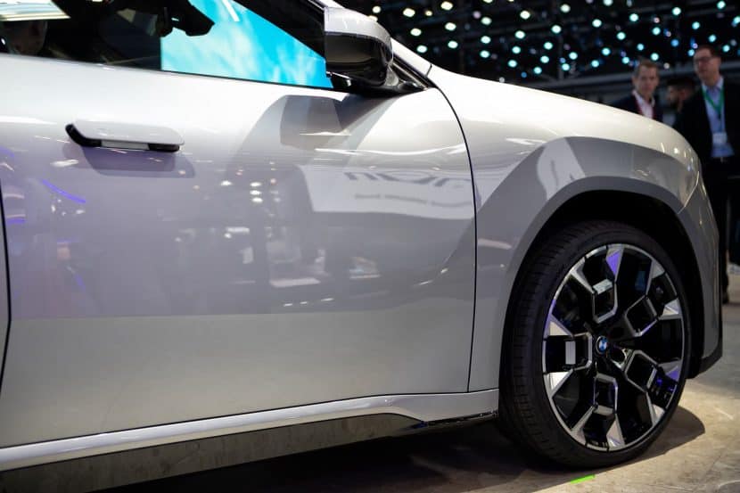 BMW IX3 SPACE SILVER 05