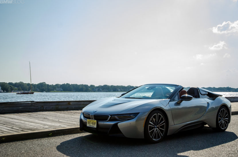 Three-quarter view of the BMW i8 from the front