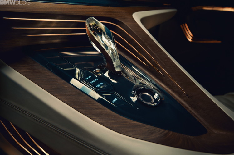 Crystal gearshift lever BMW Vision Future Luxury
