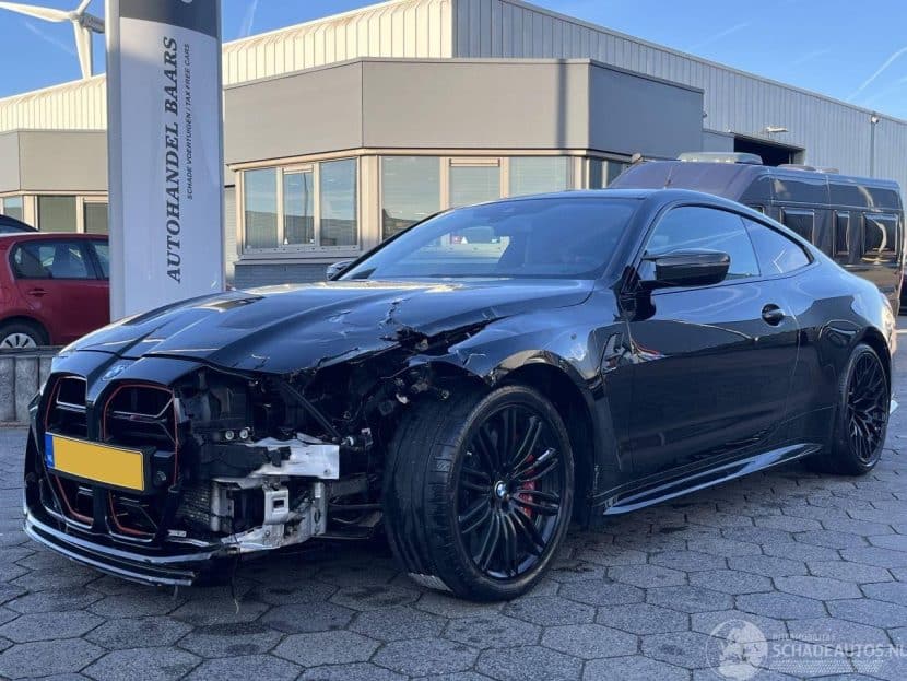 Crashed BMW M4 CSL 10