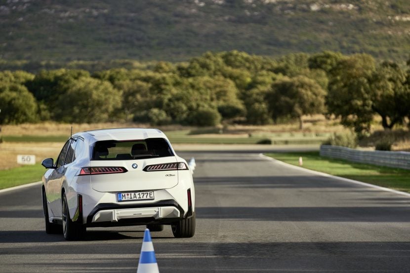 2026 BMW IX3 ALPINE WHITE 18