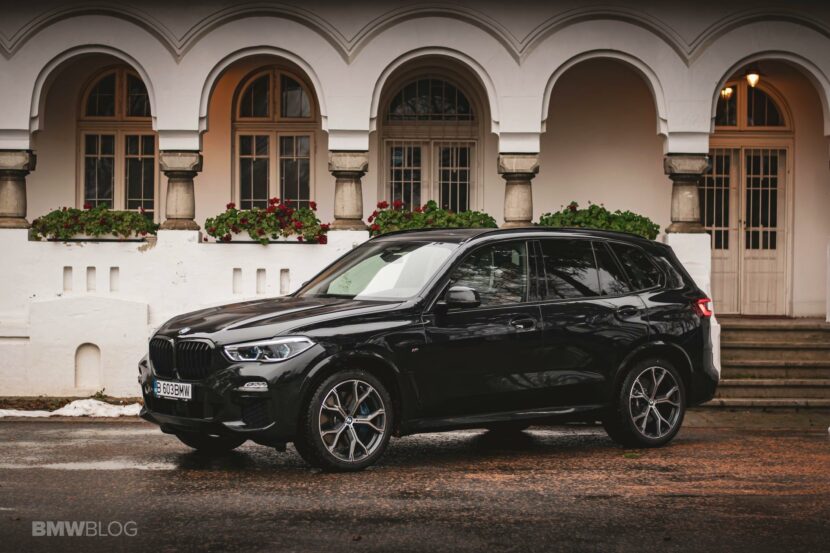 Side view of the BMW X5 M50d Final Edition