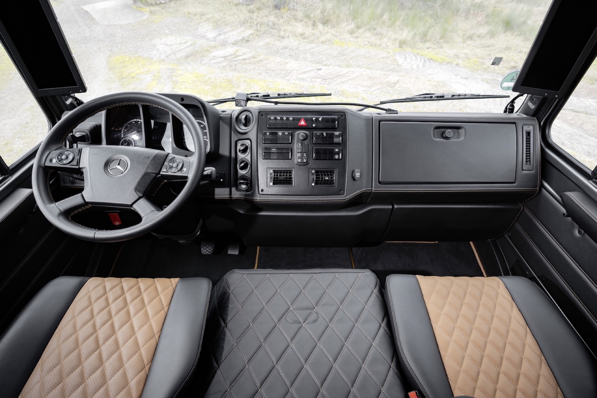 Unimog 4030 Luxury 3