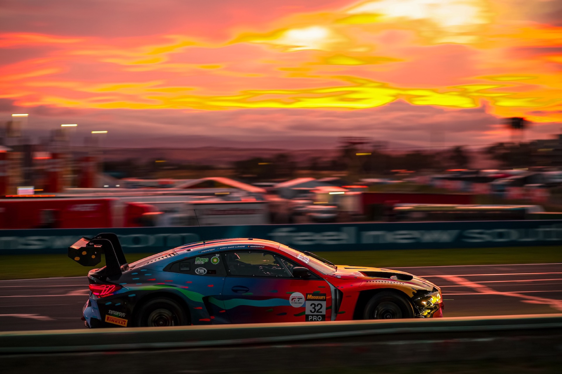 12 hour race Bathurst 12